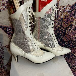 Vintage PFI Lace Inset Boots 10M Madonna Wedding (run small)